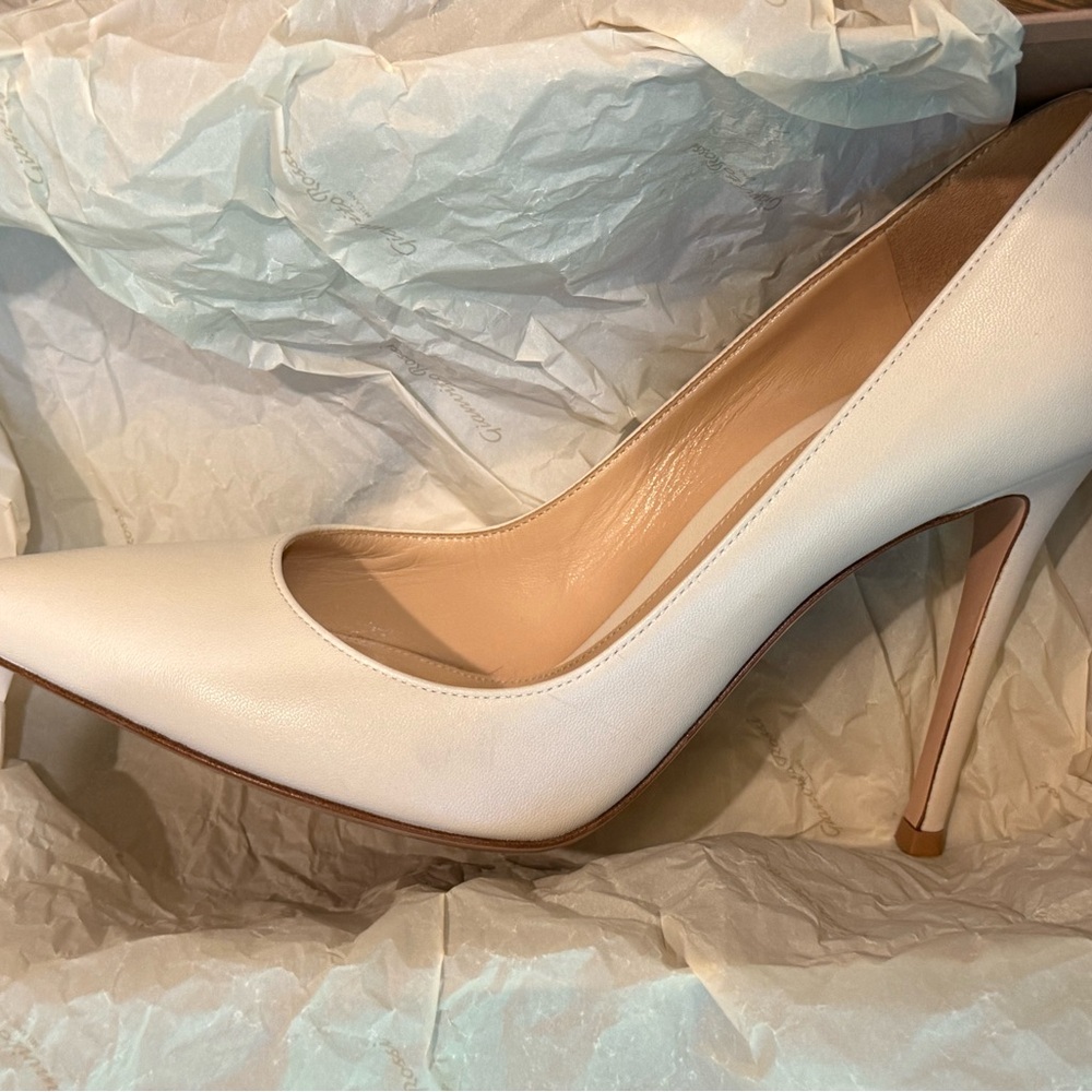 Gianvito Rossi 105 Pumps • Ivory Leather • Size 39 (US 9) - Picture 7 of 12